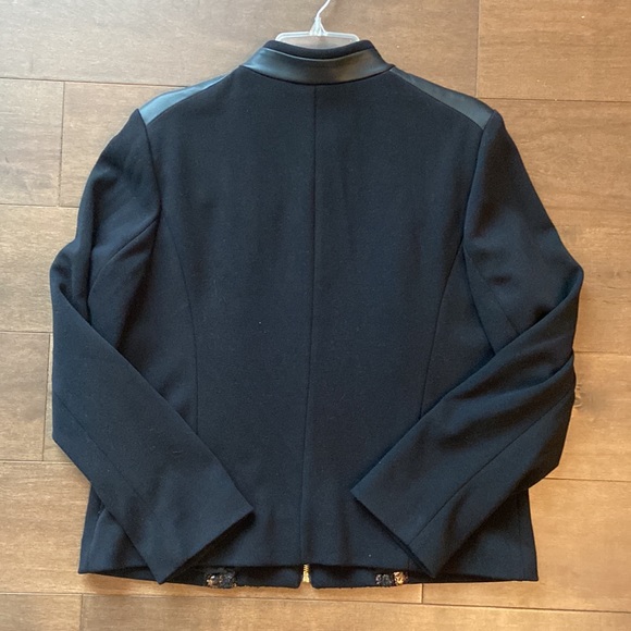 Chico’s Black Semi fitted gold zipper coat with hints of gold & sequins size 12 - Picture 8 of 8